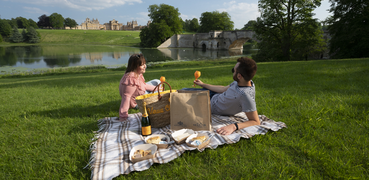 Couple having a picnic outside Blenheim Palace